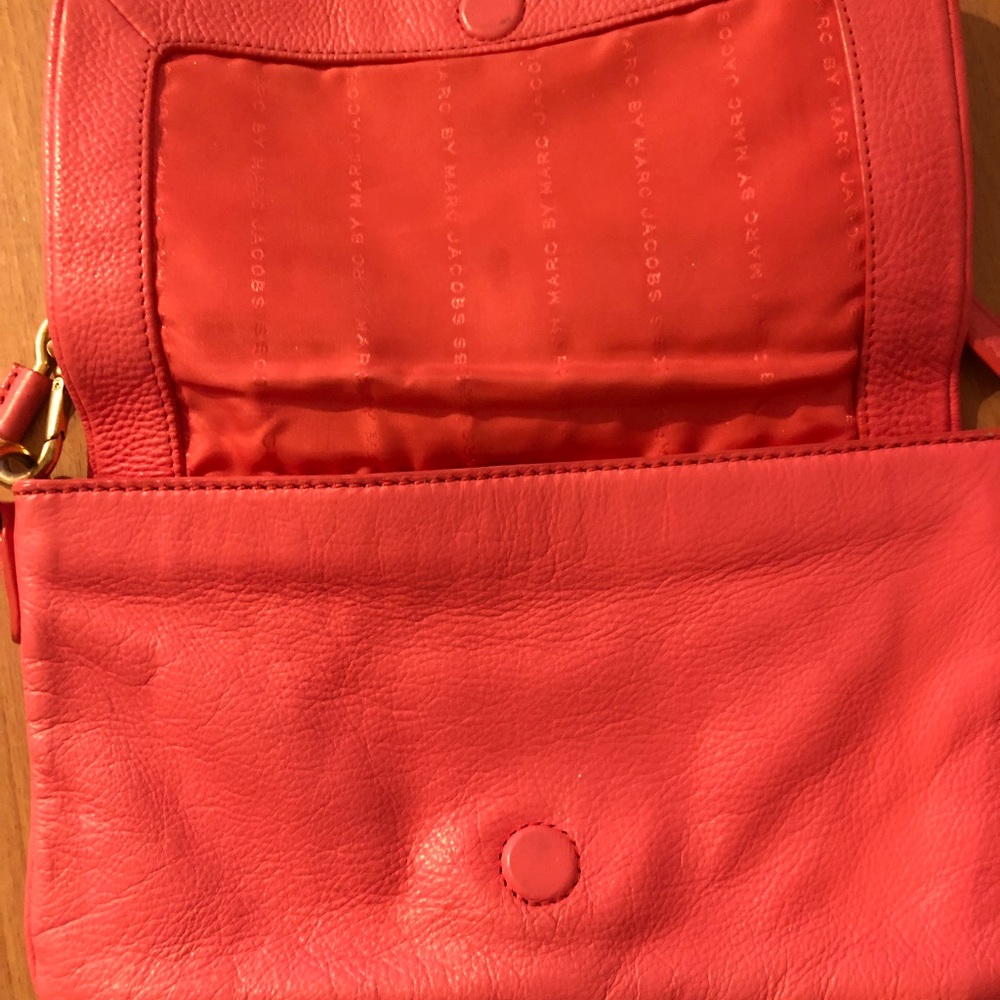 Marc Jacobs Lea Pebble Leather Crossbody Bag - Picture 4 of 6